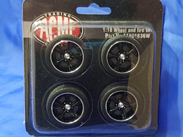 A1801836W - Street Fighter 1:8th Torque Thrust Wheel and Tyre Set