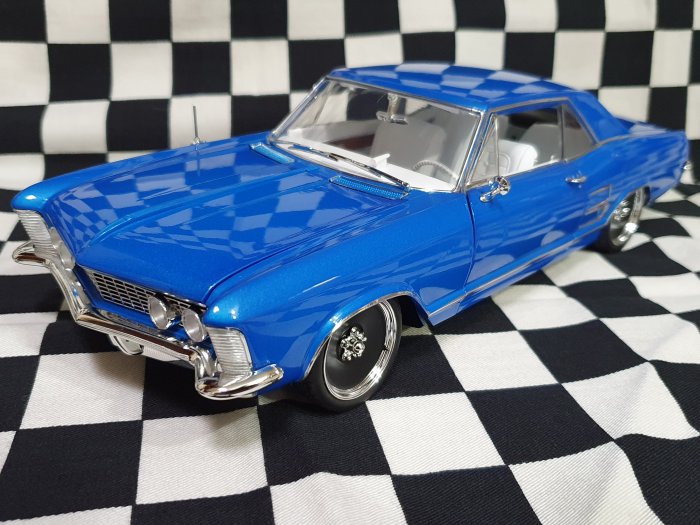 Southern Kings Customs Cosmic Dust Blue 1:18th 1964 Buick Riviera Cruiser